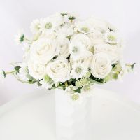 [HOT QINLXKLWGGH 554] ดอกกุหลาบที่สวยงามดอกไม้ประดิษฐ์ที่มีคุณภาพสูงสำหรับงานแต่งงานตกแต่งบ้านผ้าไหมดอกไม้ปลอม DIY พรรคอุปกรณ์ตกแต่งสีขาว