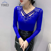 YIMEI เสื้อเชิ้ตสีฟ้าบางและเข้ารูปพอดีสำหรับผู้หญิงเสื้อชั้นในเสื้อยืดผ้าตาข่ายผู้หญิงเสื้อตัวบนอุตสาหกรรมหนักกลวงออกประดับเพชรขายดีเสื้อคอวี