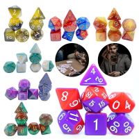 STRIVE 7Pcs/set 7-Die Table Game ลูกเต๋า DND สองสี D4 D6 D8 D10 D12 D20 ลูกเต๋าเกม ทนทานต่อการใช้งาน อะคริลิค ลูกเต๋าหลายด้าน TRPG DND