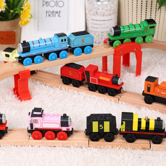 Hcm các toa chỡ hàng của xe thomas and friends gỗ, chơi được trên đường - ảnh sản phẩm 5