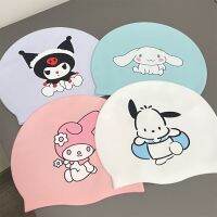 Sanrioed Anime Melody Kuromi Cinnamoroll Pochacco หมวกว่ายน้ำสำหรับสาว ๆ หมวกว่ายน้ำซิลิโคนยืดหยุ่นกันน้ำหมวกดำน้ำสำหรับเด็ก