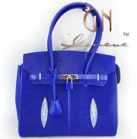 กระเป๋าถือหนังปลากระเบน GN Geneve รุ่น 928 สีน้ำเงิน (Blue) 4 มุก