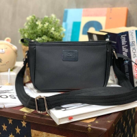 กระเป๋าสะพายข้าง ล า ค อ ส Mini Crossbody Bag ดูดีมีสไตล์ เรียบง่าย  ด้านหน้าติดโลโก้แบรนด์