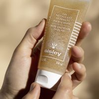 Sisley Phyto-Blanc Buff and Wash Facial Gel 100ml. เจลล้างหน้าสูตรขัดผิวอย่างอ่อนโยน เผยผิวสะอาด ดูกระจ่างใส และนุ่มเนียน