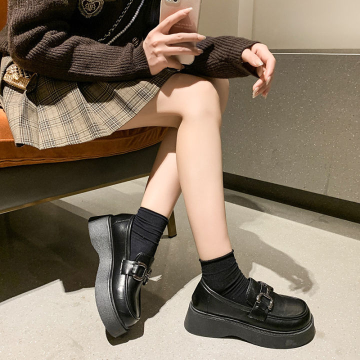 2022-ใหม่แฟชั่นรองเท้าส้นแบนรองเท้าหนังผู้หญิงรองเท้าลำลองผู้หญิงรองเท้าส้นหนาพื้นรองเท้าแบน