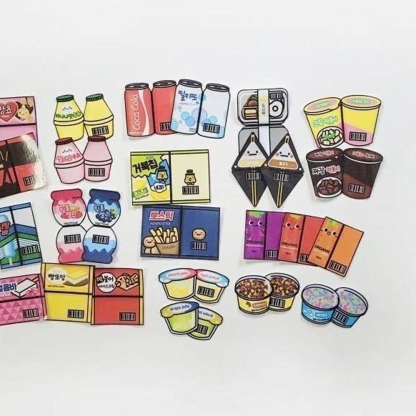 ของเล่นเสริมพัฒนาการ-2-ขวบ-ตุ๊กตากระดาษแต่งตัว-ร้านสะดวกซื้อ-pinle-เกมคลายการบีบอัด-หนังสือของเล่น-ทำมือ-diy-โฮมเมด-หนังสือสีแดงขนาดเล็กแบบเดียวกัน