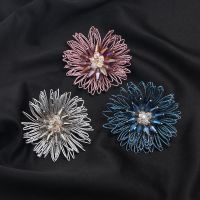 SKEDS 2022 Exquisite Luxury Women Rhinestone Flower Brooch Badges Pearl Crystal Plant Brooches High Quality Retro Pin For Lady