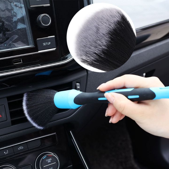 cc-cleaning-in-car-dashboard-air-outlet-detailing-car-products