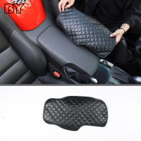 หนังรถ Armrest Mat สำหรับ Chevrolet Corvette C6 2005-2013ภายใน Auto Armrests กล่อง Mats Cover Protector อุปกรณ์เสริม