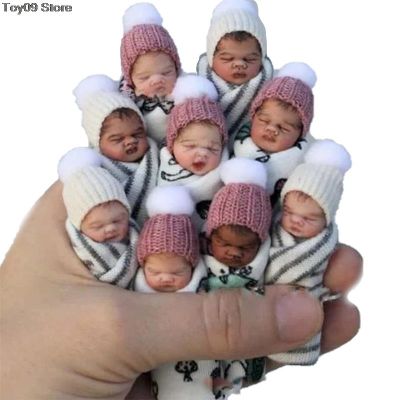 New Style 1PC Simulation Baby FingerBaby Pvc Ornaments Handle Toy Simulation Baby Finger Doll Real Clothes Real Hat Color Random
