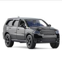 [AhQ ornaments] 1:36 Dodge Durango SRT รุ่นรถสามสีสี่ยางจำลอง Suspenion ระบบ Light SUV คอลเลกชันของเล่นคริสต์มาสของขวัญ