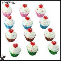 MYIERWU 30 Pcs ความยาว29มม. จี้เรซิ่น faux CUP cake พลาสติก imiated Food Charm พร้อมห่วง รู: 2mm เรซิน จี้เรซิ่น3D สีสันสดใสถ้วยหวานเค้กอาหาร Charm 6-สี เส้นผ่านศูนย์กลาง24มม. เครื่องรางเค้กหวานอาหารน่ารัก งานฝีมือดีไอวาย