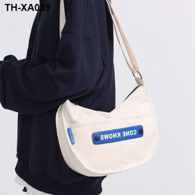 กระเป๋าผ้าแคนวาส crossbody ความจุขนาดใหญ่หญิง 2022 ใหม่นักศึกษาหญิงเดินทางไปเรียนกระเป๋าสะพายเกี๊ยว
