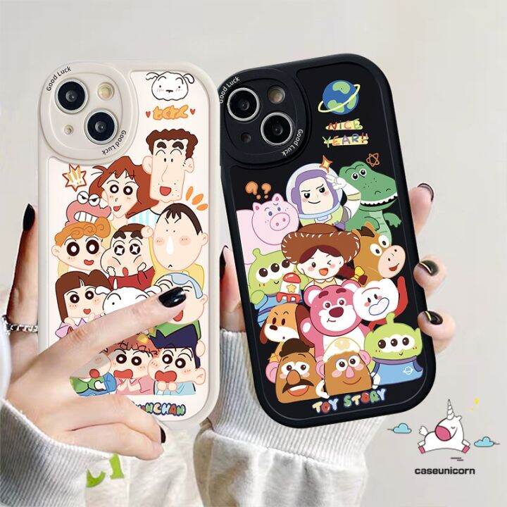 เคสคู่รักลายกราฟฟิตีการ์ตูนทอยสตอรี่น่ารักเข้ากันได้กับ-iphone-11-14-13-12-pro-max-7plus-xr-7-6-8-6s-plus-x-xs-max-se-2020เคส-tpu-นุ่มกันกระแทกสีเทียนตลก-shin-chan