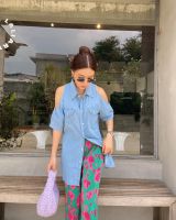 Thesimple - Light blue off shoulder shirt  เสื้อเชิ๊ตยีน เว้าไหล่น่ารักๆ มีกระเป๋าหน้า