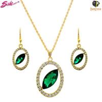 BeeStyle ตุ้มหู ต่างหู สร้อยคอ จี้ ชุดเครื่องประดับ คริสตัล Jewelry Gift Set - Emerald B0839