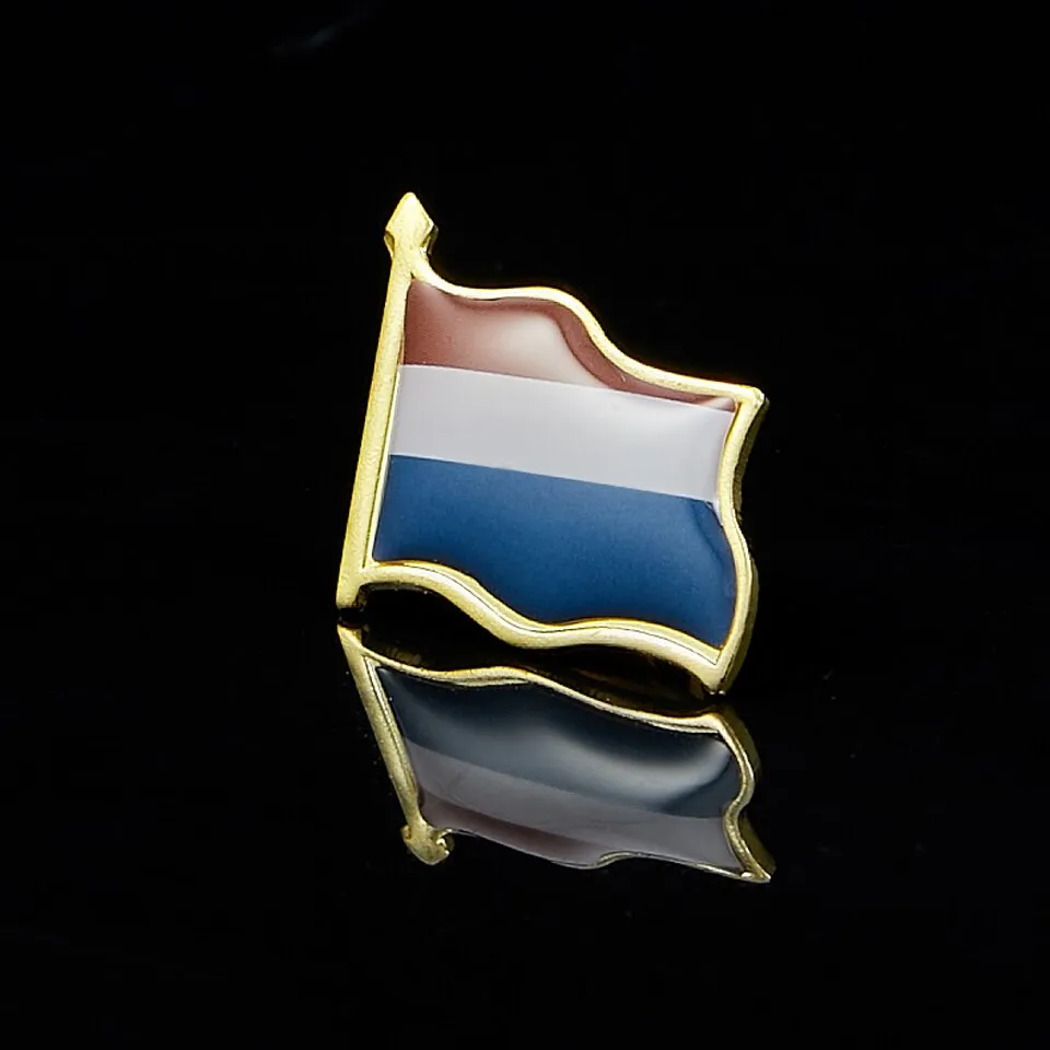 Huy Hiệu Cờ Quốc Gia Hà Lan được xem là một trong những biểu tượng đặc trưng của nước Hà Lan và đã được sử dụng trong suốt lịch sử của đất nước này. Với thiết kế độc đáo và bắt mắt, huy hiệu này được yêu thích bởi nhiều người trên toàn thế giới và trở thành một trong những loại phụ kiện tuyệt vời để thể hiện tình yêu với đất nước Hà Lan.