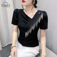 YIMEI เสื้อยืดสีดำคอวีแขนสั้นสำหรับผู้หญิง,ใหม่สำหรับฤดูร้อน2023เสื้อยืดผู้หญิงสวยเสื้อยืดประดับเพชรพู่ห้อยแบบไม่สมมาตรสำหรับผ้าฝ้ายสลิมฟิต