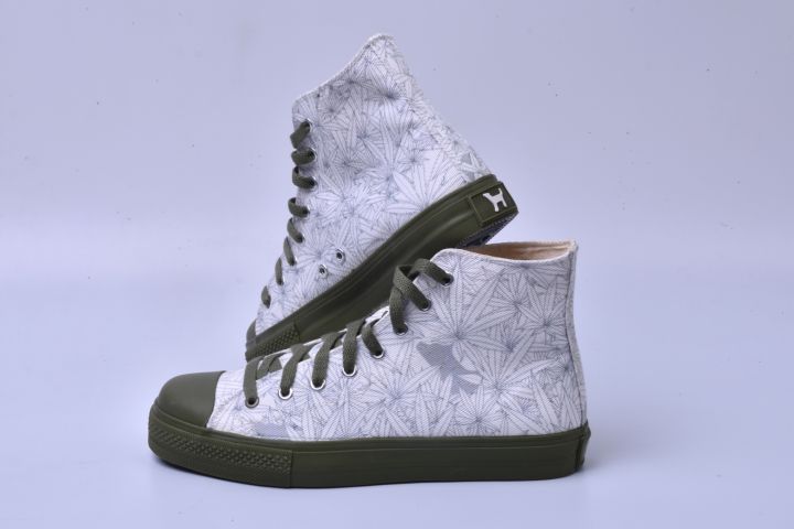 phanmaba-sneakers-รองเท้าผ้าใบหุ้มข้อพันธุ์หมาบ้า-รุ่นใบไม้รื่นรมย์สีขาว