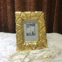 Rose Resin Square Photo Frame 5 x 7 inches กรอบรูปเรซิ่น ลายดอกกุหลาบ ทรงสี่เหลี่ยมจตุรัส สไตล์วินเทจ สีทอง