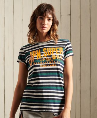SUPERDRY GRAPHIC STRIPE T-SHIRT - เสื้อยืด สำหรับผู้หญิง สี Mid Pine Stripe