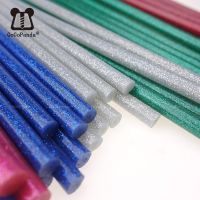 จัดส่งฟรี 10PCS 7mm X200mm Hot Melt กาว Sticks สำหรับ DIY หัตถกรรมกรณีโทรศัพท์โลหะผสมของเล่น Art รุ่นอัลบั้มซ่อมกาว Stick-Apeupoe