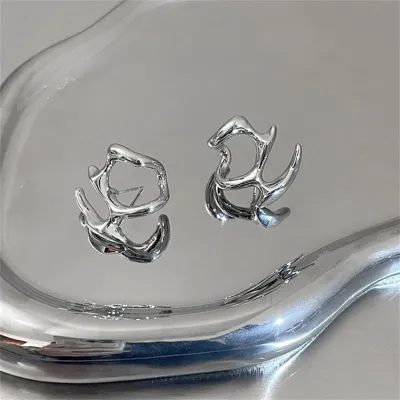 2023 Niche Design Earrings Metal Skeletonized Earrings Punk Geometric Earring Clip Silver Color Women Y2K Irregular Earrings