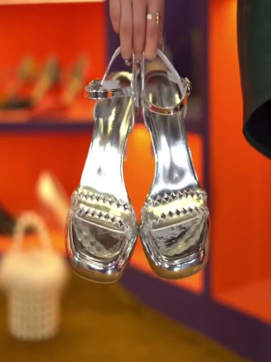 รองเท้าเสริมส้นเงินหนาๆสำหรับผู้หญิงรองเท้าปาร์ตี้มี2023ประดับคริสตัลระยิบระยับสายรัดข้อเท้า