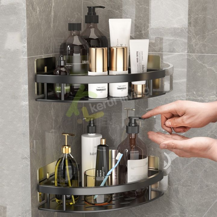 bathroom-shelf-organizer-ชั้นวางในห้องน้ำ-ชั้นวางของในห้องน้ำ-ไม่เจาะผนัง-ชั้นวางของ-ที่เก็บของ-เข้ามุม-ชั้นอลูมิเนียมติดผนัง-ติดตั้งได้2แบบ-ดีไซน์สวย-ทำให้ห้องน้ำเป็นระเบียบ-ชั้นวางในห้องน้ําเข้ามุม-