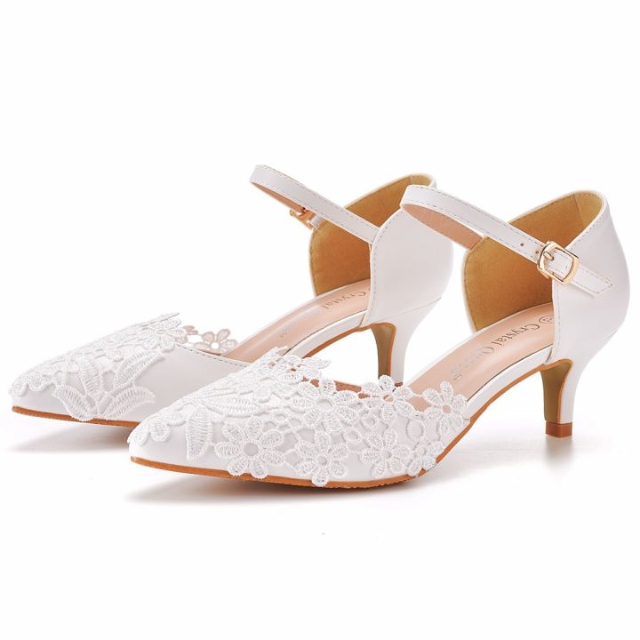 5-cm-heel-cusp-sandals-in-the-low-to-mary-jane-sandals-white-lace-wedding-shoes-bride-wedding-ceremony