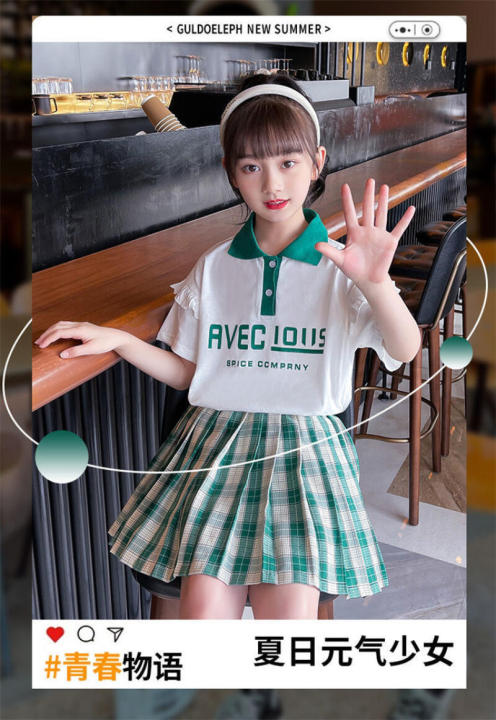 ชุดเดรสชุดแฟชั่นสไตล์เกาหลีสำหรับเด็กผู้หญิง-ชุดสองชิ้นเสื้อโปโลแขนสั้นตัวอักษรแฟชั่นฤดูร้อนชุดเดรสหน้าร้อนกระโปรงมีจีบนักเรียนสไตล์เกาหลี