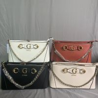 kfe901 Guess ใหม่ กระเป๋าใต้วงแขน สายโซ่ สีพื้น สําหรับผู้หญิง