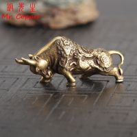 Mini Brass Wealth Bull Figurine Pendant Vintage Feng Shui Ornament Metal Animal Statue for Home Desktop Decoration ornament