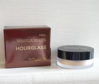 Hourglass Veil™ Translucent Setting Powder 0.9g ของแท้ 100% แป้งฝุ่นสูตร Translucent สำหรับใช้เป็นแป้งเซ็ทใบหน้าหลังแต่งหน้า ช่วยให้ใบหน้าแลดูเรียบเนียนและดูสวย