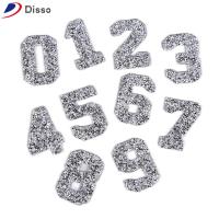 DISSO 20PCS 2.3นิ้วค่ะ แผ่นเหล็กตัวเลขพลอยเทียม คริสตัลพลอยเทียม เงินสีเงิน 0-9ตัวอักษรเย็บบนแพทช์ งานฝีมือการเย็บ ศิลปะการปะติดตัวอักษรระยิบระยับ สำหรับเสื้อผ้า DIY