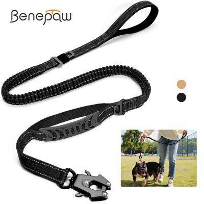 Benepaw สายจูงสุนัขแบบยุทธวิธีแข็งแรงมีคลิปหนีบกบทนทานดูดซับแรงกระแทกสำหรับ J09การฝึกการเดินสุนัข