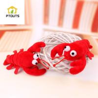 Ptous จี้พวงกุญแจยัดไส้ปูกุ้งมังกรสีแดงตุ๊กตาของเล่นรูปสัตว์ปูกับล็อบสเตอร์สีแดงพวงกุญแจกำมะหยี่ผ้าคอตตอนพีของเล่นตุ๊กตาเด็กสัตว์ทะเล/ผู้หญิง/เด็กผู้หญิง