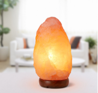 Himalayan Salt Lamp โคมไฟหินเกลือภูเขาหิมาลัย 3-4 kg. โคมไฟหินเกลือ โคมไฟหิมาลายัน ฮวงจุ้ย รูปทรงธรรมชาติ ฐานไม้ (พร้อมใช้งาน)