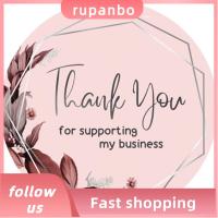 RUPANBO039392692สติกเกอร์ขอบคุณ500ชิ้นสีชมพูสำหรับธุรกิจ1.5นิ้วมีกาวในตัวสติกเกอร์วงกลมสติกเกอร์ตกแต่งดอกไม้ดีไซน์เป็นพวงกลม