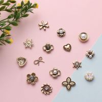 10PCS Retro Flower-shaped Pearl Button Crystal Rhinestone Buttons Pearl Hairpins Button Apparel Sewing Bracelet Hat Accessories