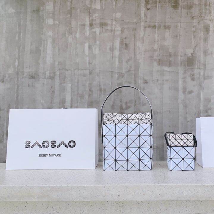 โปรโมชั่นเวลา-จำกัด-ของแท้100-issey-miyake-bao-bao-bag-เครื่องหมายป้องกันการปลอม-กระเป๋าไหล่-ตารางรังนก-กระเป๋าสะพายข้าง-double-color