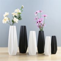 Modern Simple Ceramic Vases White/Black Tabletop Origami Vase European Fashion Flowerpot Creative Wedding Gifts Home Decoration