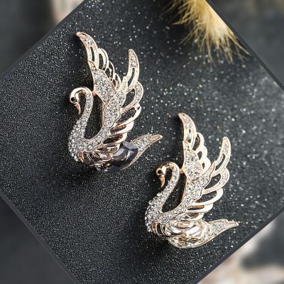 Elegant Zircon Crystal Swan Brooch for Women Luxury Party Jewelry Gift