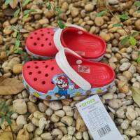 Crocs Fun Lap Kid (สั่งซื้อ1คู่แถมตุ๊กตาติดรองเท้าให้ 4 ชิ้น มูลค่า100฿) รองเท้าหัวโตเด็ก รองเท้าเด็กสวยๆ รองเท้ารัดส้น รองเท้าครอ