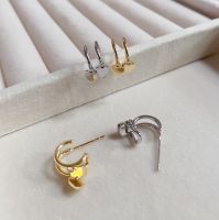 goodgift_station-925 silver needle love earrings ต่างหูแบบเจาะ ทรงครึ่งวงกลมห้อยรูปหัวใจ ใส่ได้กับรูเจาะปกติ