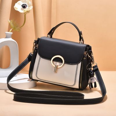 Simple fashion small bread women fall 2021 new packet blast force bear pendant hitting scene one shoulder inclined shoulder bag