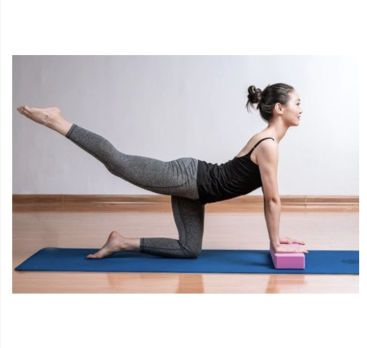 ของดีเว่อ-บล็อกโยคะ-ช่วยในการยึดเหยียด-ป้องกันการลื่นไถล-ปลอดภัย-yoga-block-โยคะโฟม-อุปกรณ์ออกกำลังกาย-ฟิตเนส-เพื่อสุขภาพ-รักษาสมดุลให้กับร่างกาย