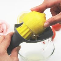 （HOT NEW）เครื่องคั้นน้ำผลไม้ด้วยมือ PlasticCitrus Reamer Hand HeldLemon SqueezersFruit กด CutCooking เครื่องมือ