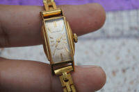 นาฬิกา Vintage มือสองญี่ปุ่น SEIKO SOLAR ชุบทอง 1950 ระบบ QUARTZ ผู้หญิง ทรงสี่เหลี่ยม กรอบทอง หน้าขาว หน้าปัด 16มม. สายสแตนเลสแท้ ใช้งานได้ปกติ สภาพดี ของแท้ ไม่กันน้ำ