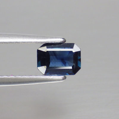 พลอย ไพลิน แซฟไฟร์ แท้ ธรรมชาติ ( Natural Blue Sapphire ) หนัก 0.64 กะรัต